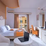מלון Porto Greco Village 4*